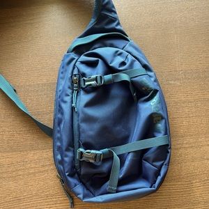 Patagonia Atom sling pack. Blue.
